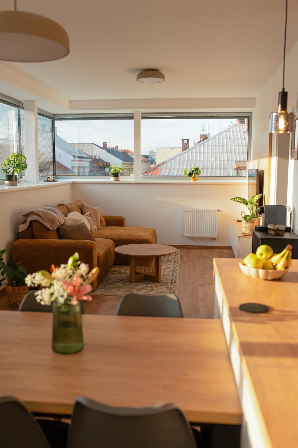 Property building, View (from property/room), Living room, Dining area, City view