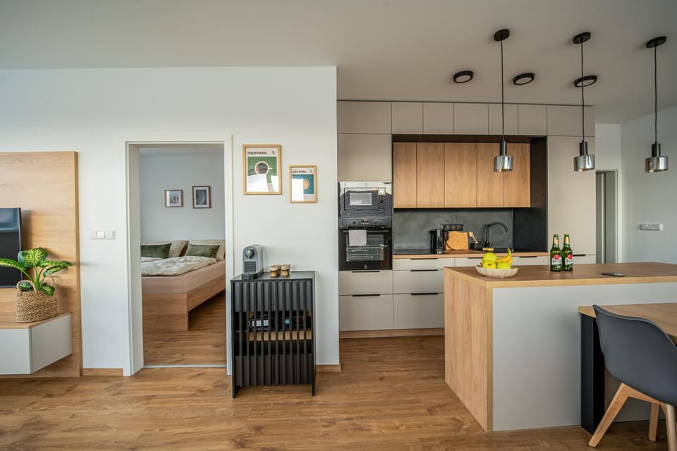 Property building, Bed, TV and multimedia, Coffee/tea facilities, Kitchen or kitchenette, dishwasher, microwave, oven, kitchen, kitchen