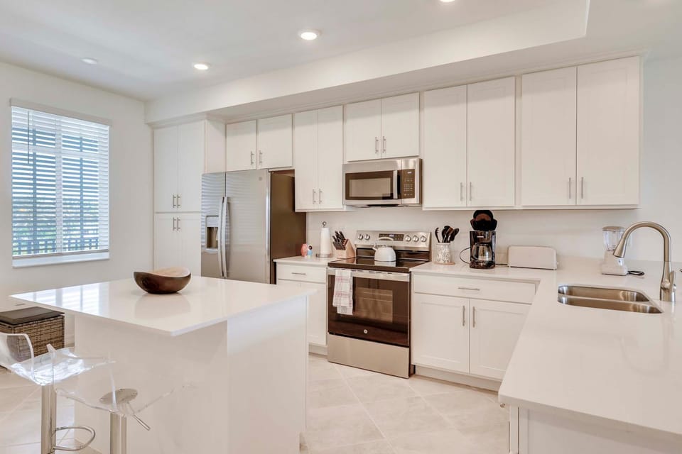 Golf + Poolside Fun! Extended Base in Ibis Landing House in Lehigh Acres