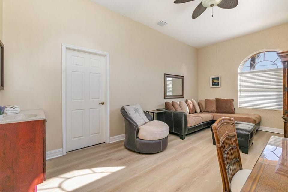 Rose Lake Escape Gulf Access & Pet Friendly House in Cape Coral