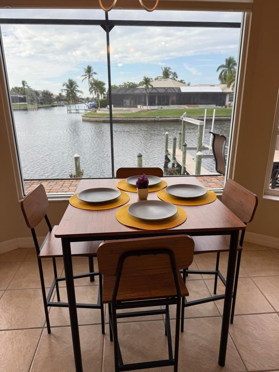 Rose Lake Escape Gulf Access & Pet Friendly House in Cape Coral
