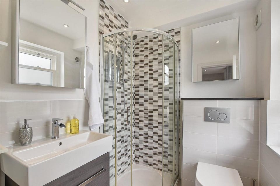 Shower, Bathroom, towels