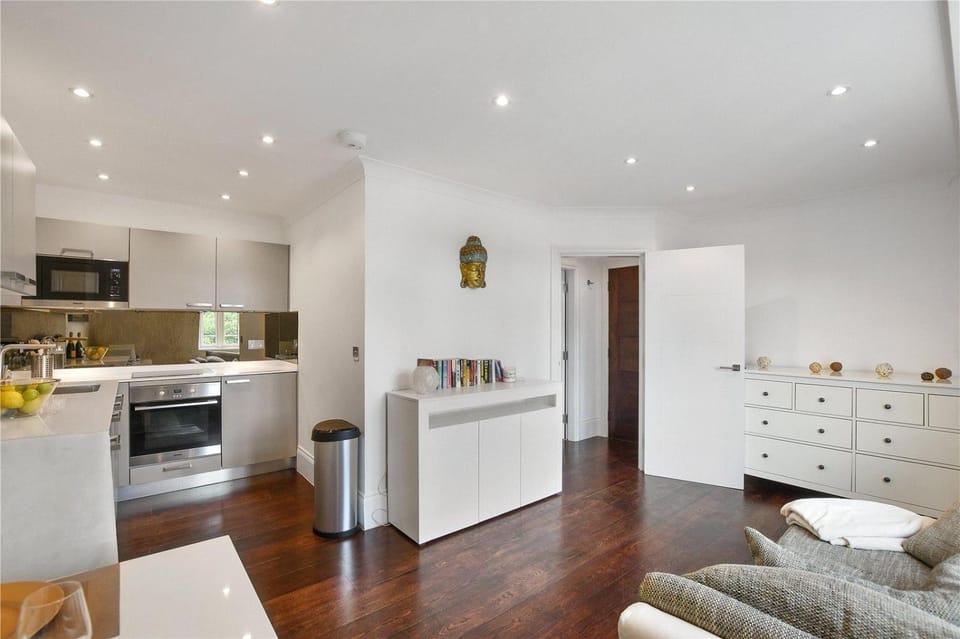 Kitchen or kitchenette, Living room, dishwasher