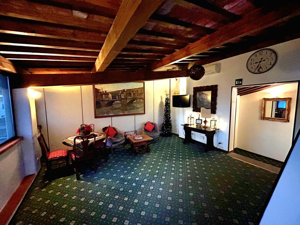 Communal lounge/ TV room