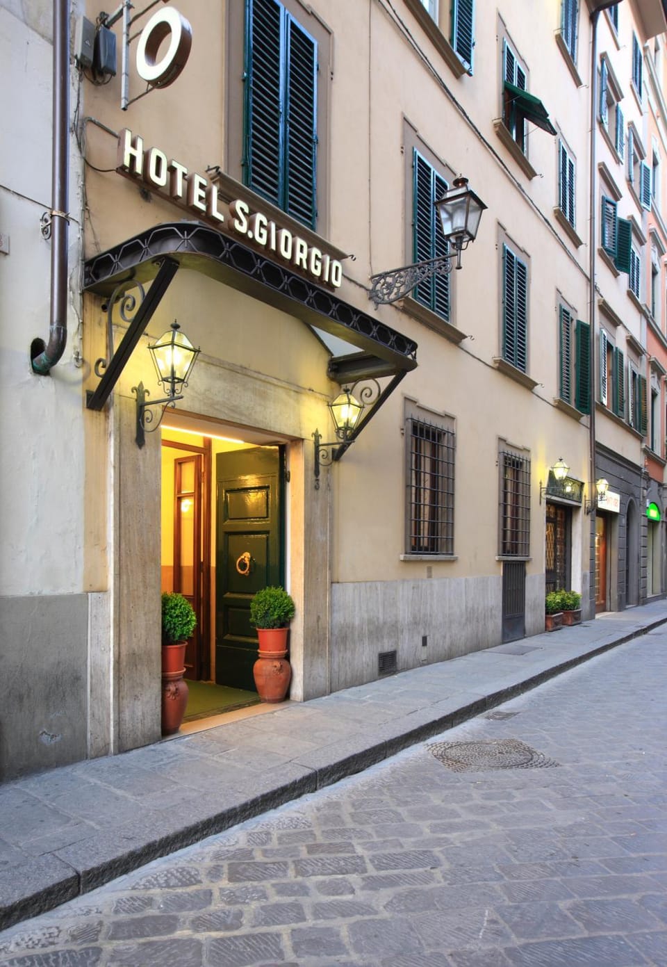 Facade/entrance