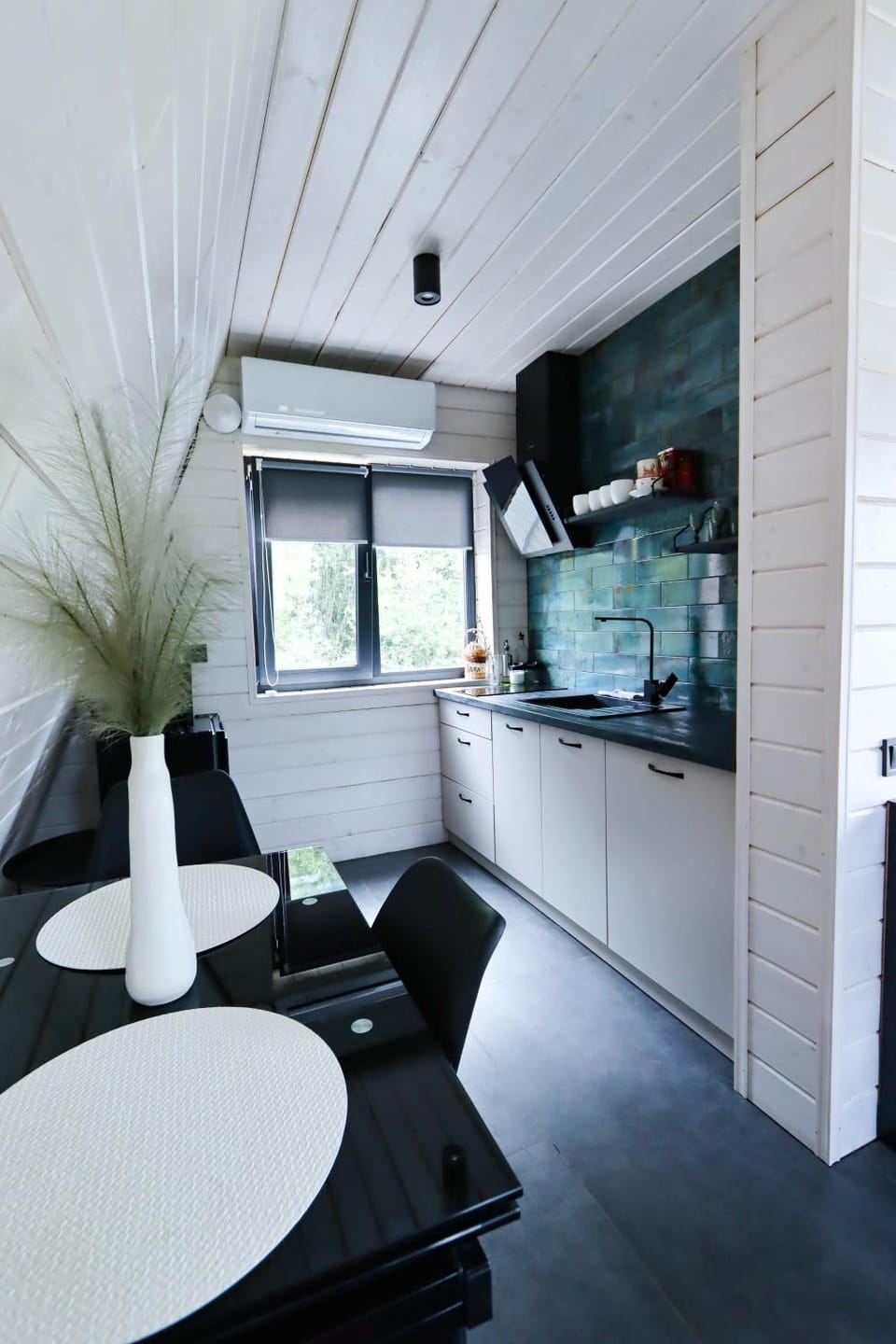 Seating area, Dining area