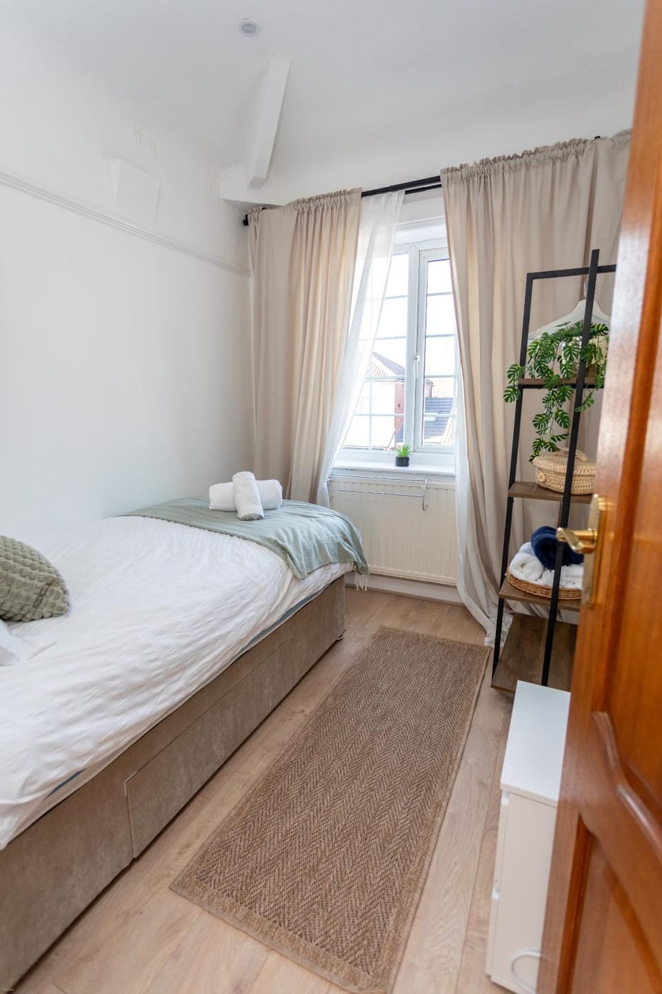 3 Bed Home near Etihad, long and short term stays Free parking and Sleeps 6 House in Manchester