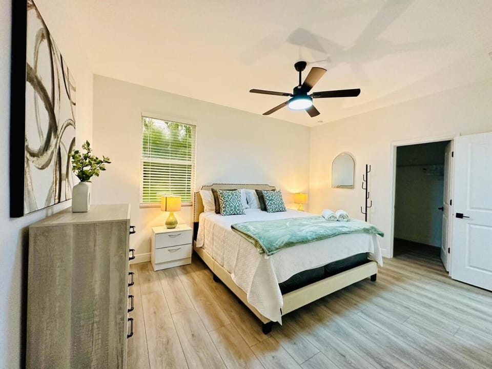 Elegant, Modern And New House House in Port Charlotte
