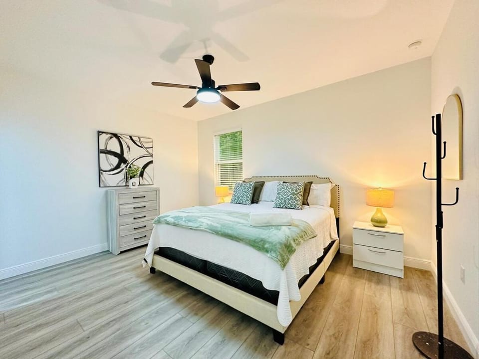 Elegant, Modern And New House House in Port Charlotte