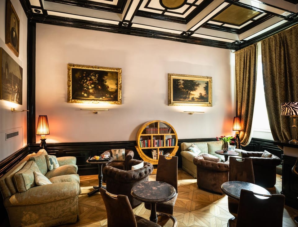 Communal lounge/ TV room, Lounge or bar