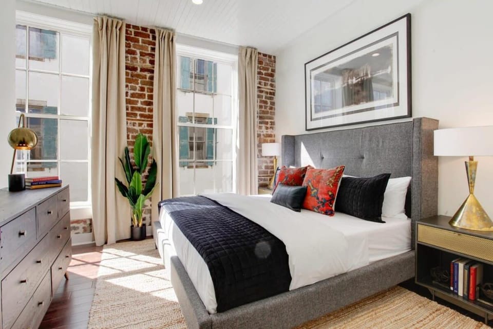 Contemporary 2BR Condo Heart of Savannah House in Savannah