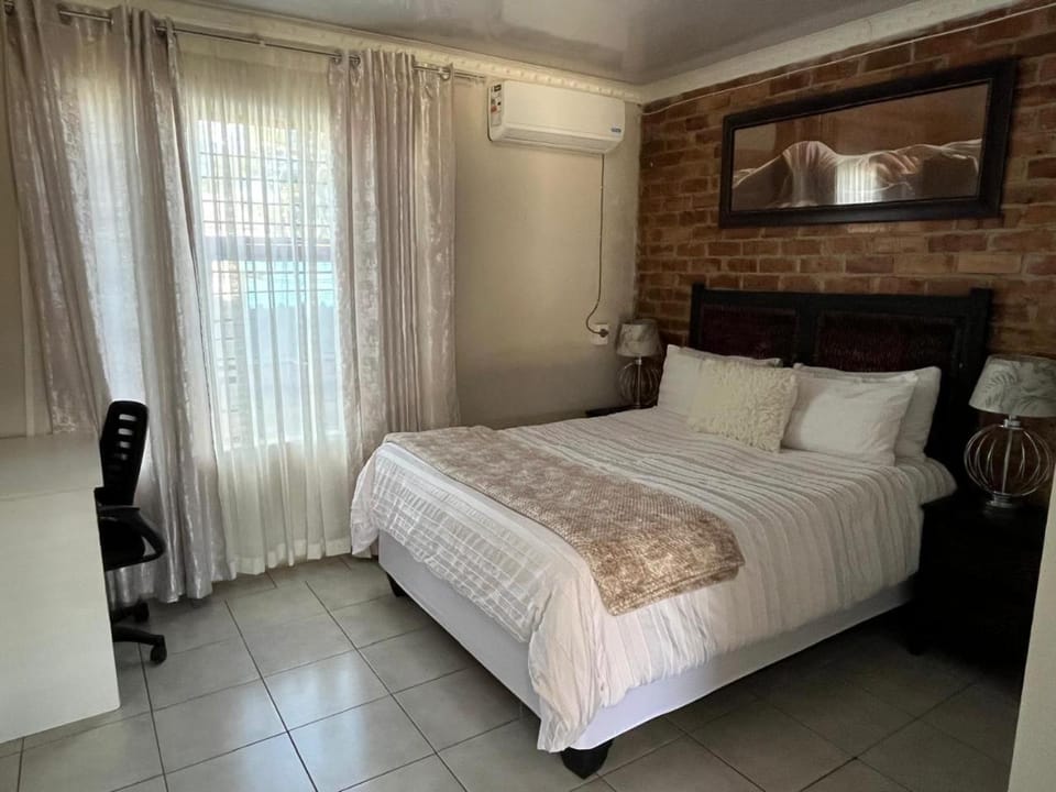 Vista Ree Guesthouse Pty Ltd Bed and Breakfast in North West, South Africa