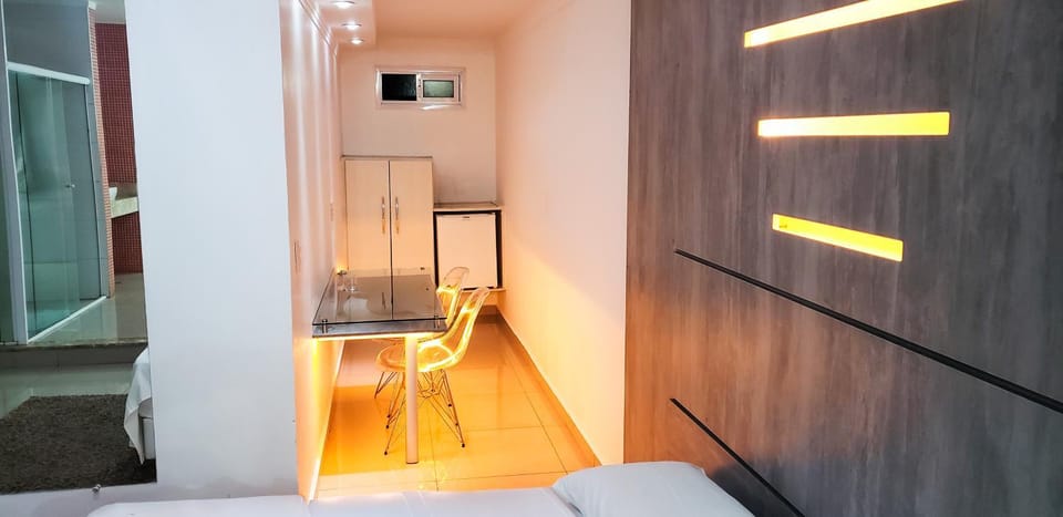 Photo of the whole room, Dining area, minibar