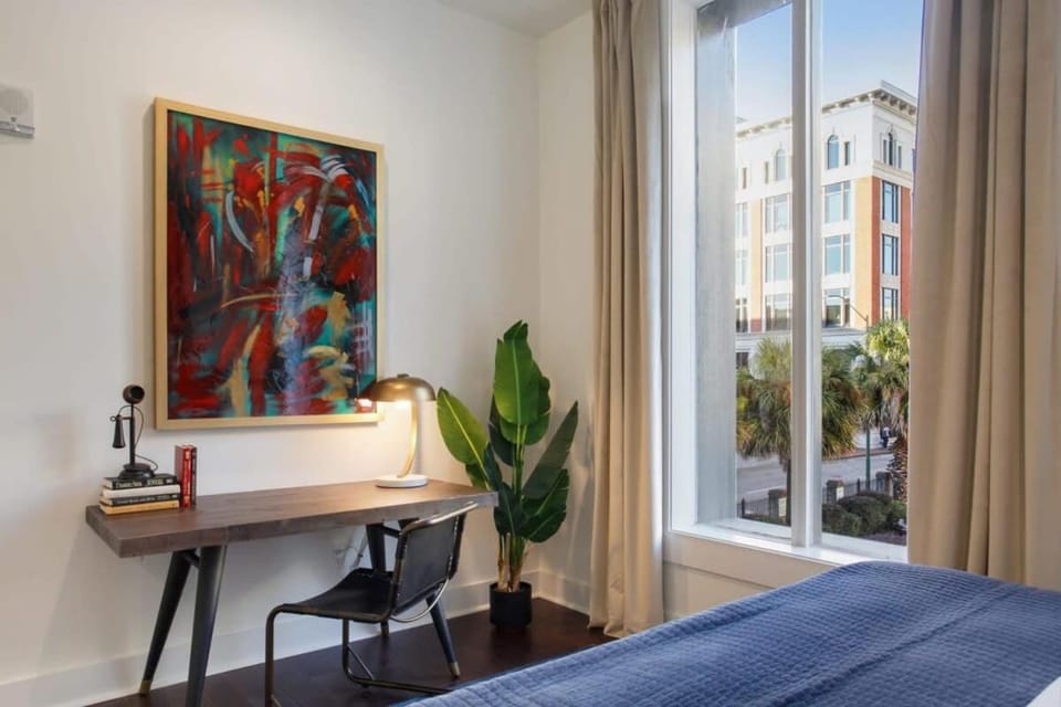 3BR ADA Condo Heart of Savannah's Historic Downtown House in Savannah