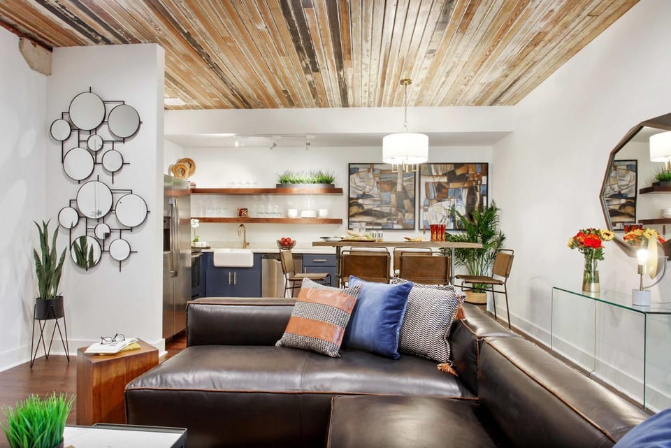 6BR Savannah Condo Combo Walk to Nightlife House in Savannah