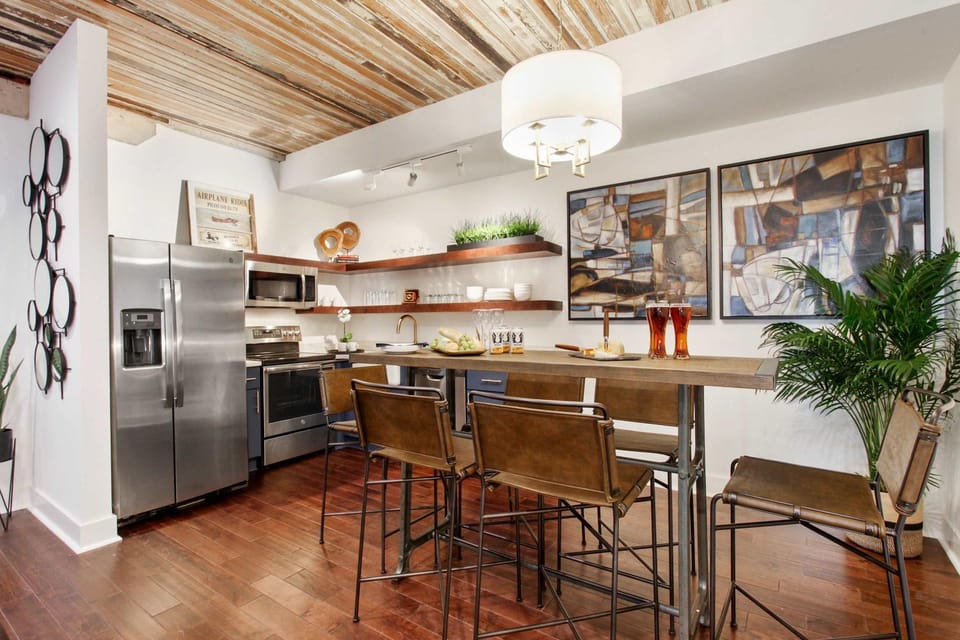 6BR Savannah Condo Combo Walk to Nightlife House in Savannah