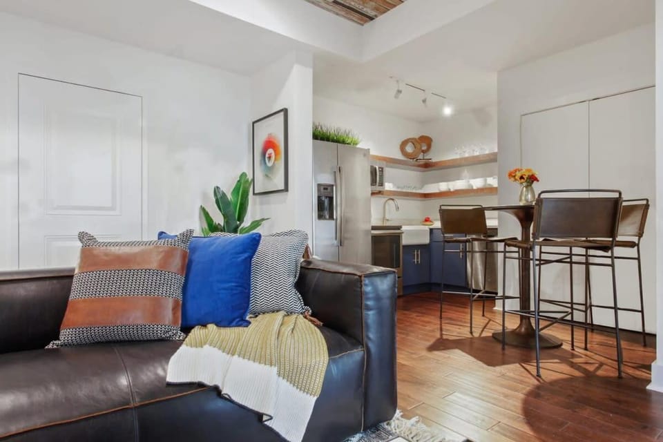 3BR Historic District Condo Vibrant Nightlife House in Savannah