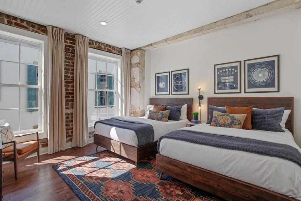 Spacious 4BR Condo Heart of Downtown Savannah House in Savannah