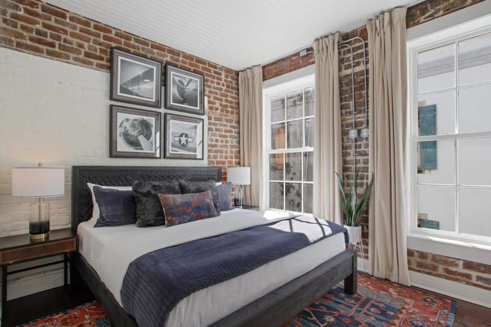 10BR Downtown Savannah Combo Walk to Nightlife House in Savannah