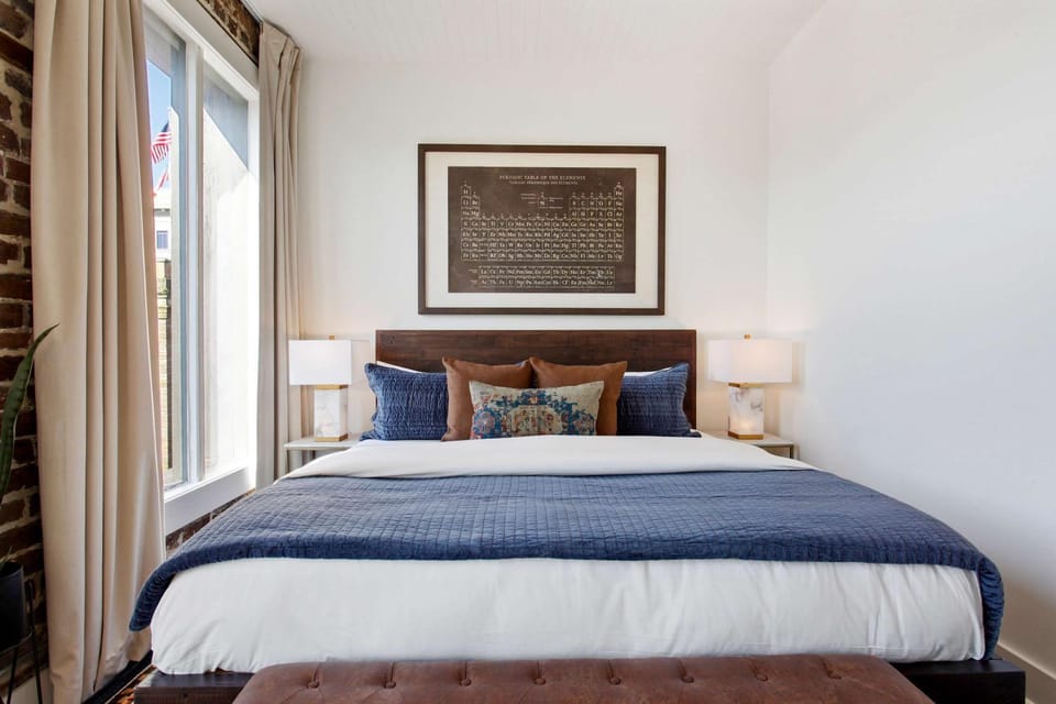 6BR Downtown Savannah Condo Walk to Nightlife House in Savannah