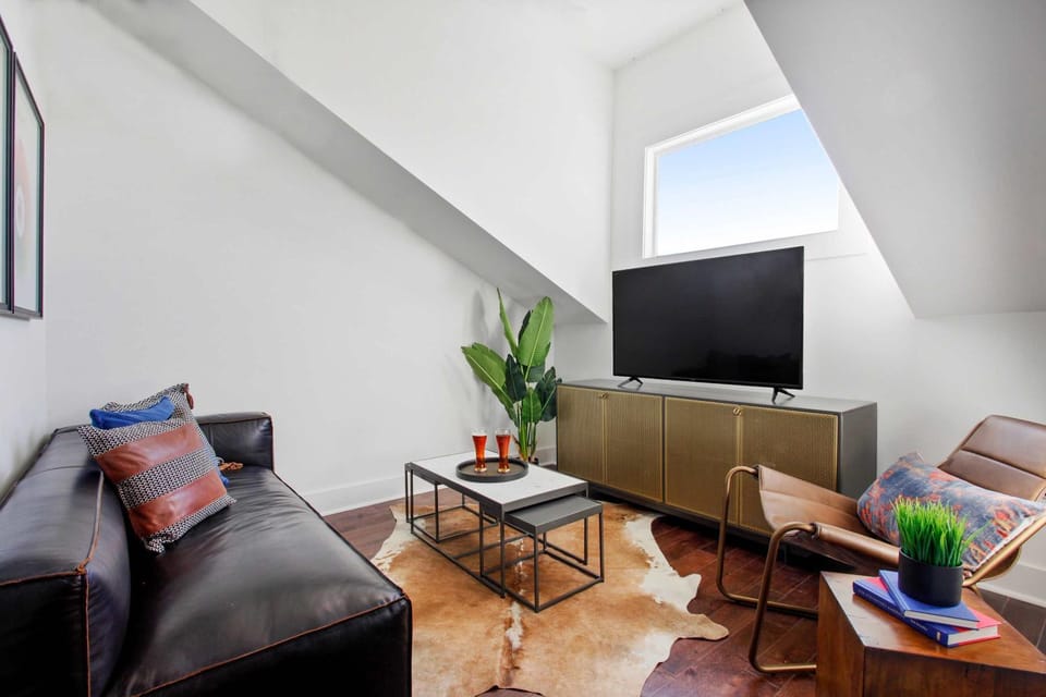 6BR Downtown Savannah Condo Walk to Nightlife House in Savannah