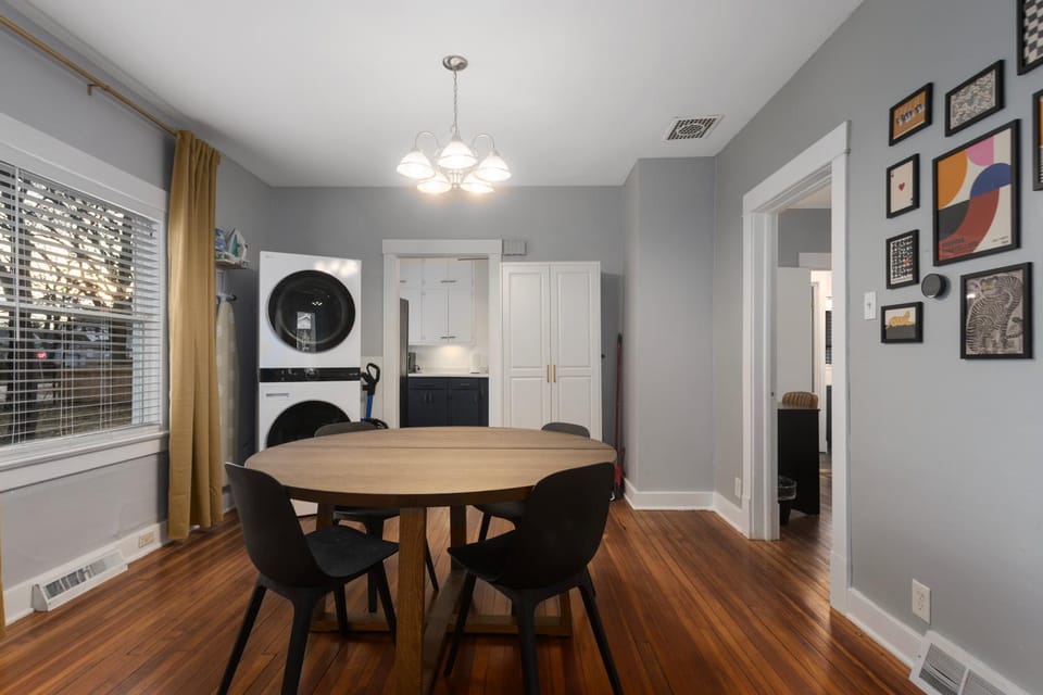 Spacious 5 Bedroom Home 33 House in Kansas City
