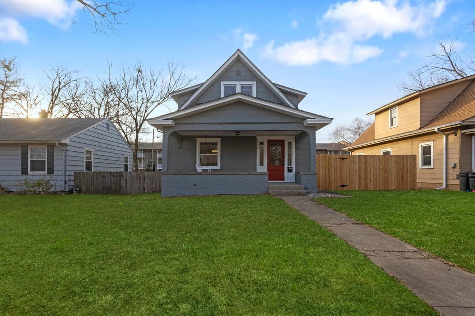Spacious 5 Bedroom Home 33 House in Kansas City