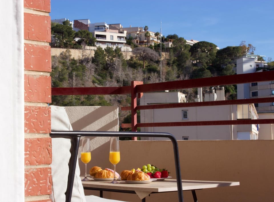 View (from property/room), Balcony/Terrace, Food and drinks, Food, Mountain view, Drinks