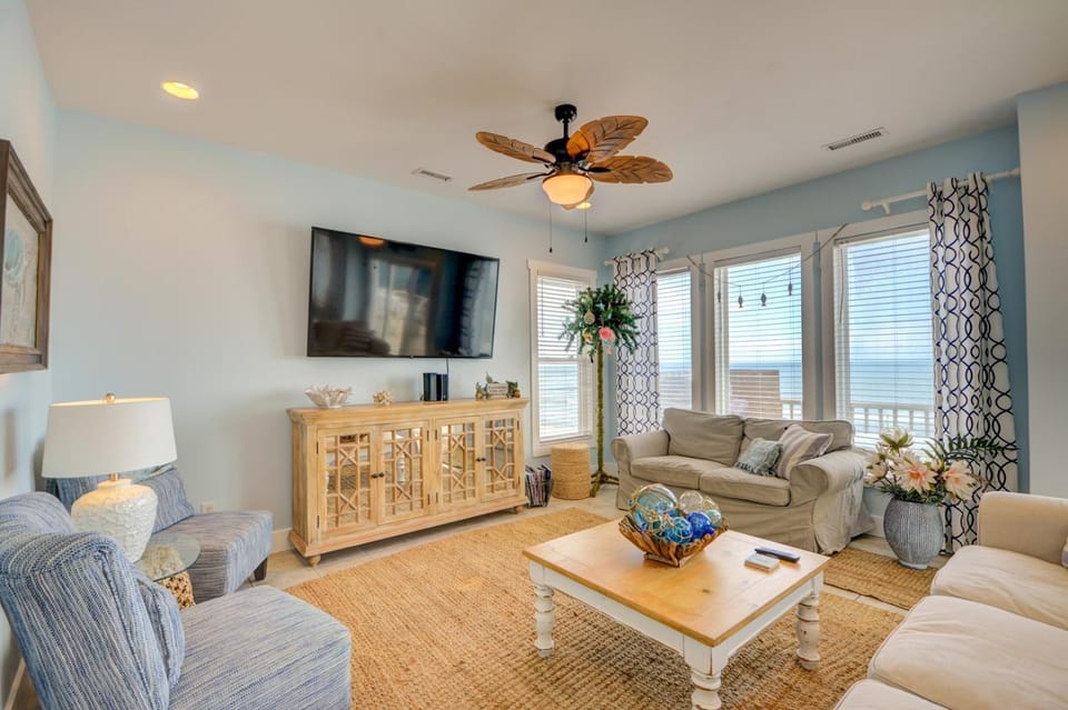 Discover Ocean Song-5BR Beachfront home in North Topsail Beach, perfect for 15 guests! House in North Topsail Beach