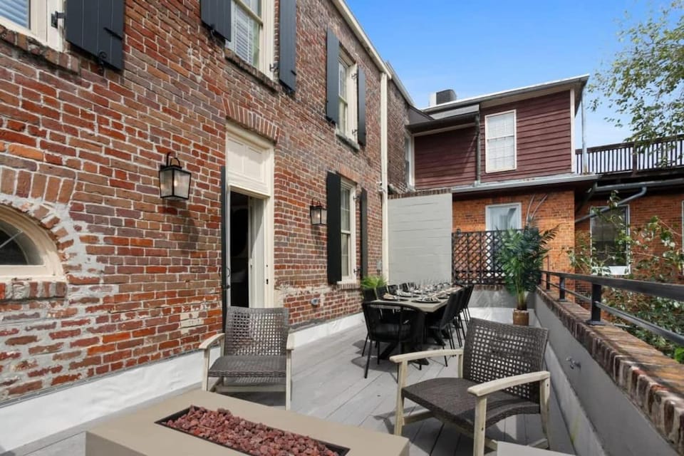 Savannah Historic Home Sleeps 20 Near Downtown House in Savannah