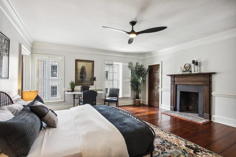 Savannah Historic Home Sleeps 20 Near Downtown House in Savannah