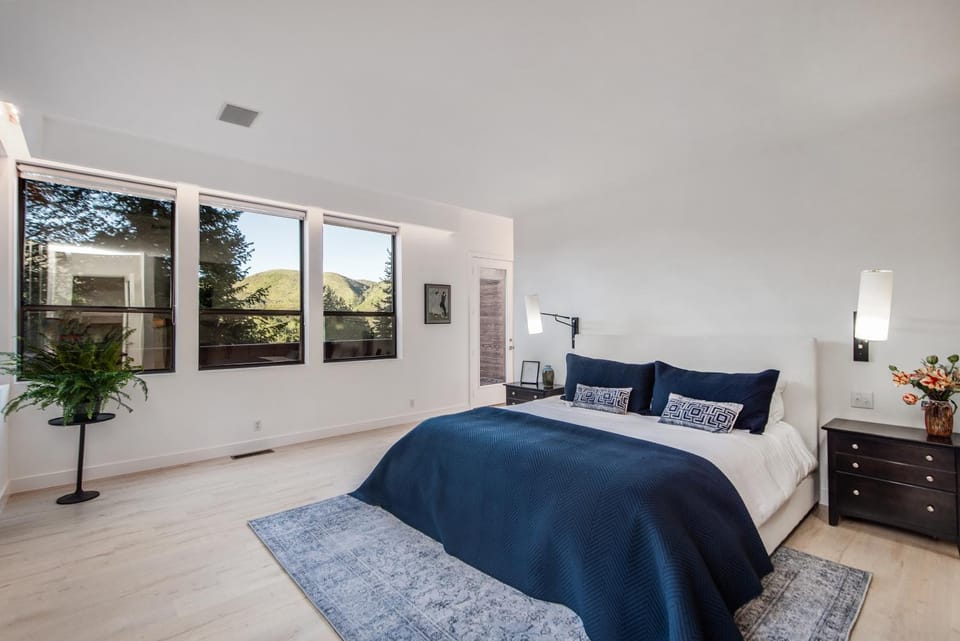 Modern Treehouse - Unique Contemporary Home Nestled in the Forest, Hot Tub, Fireplace, Game Room House in Sundance