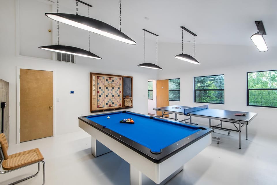 Modern Treehouse - Unique Contemporary Home Nestled in the Forest, Hot Tub, Fireplace, Game Room House in Sundance