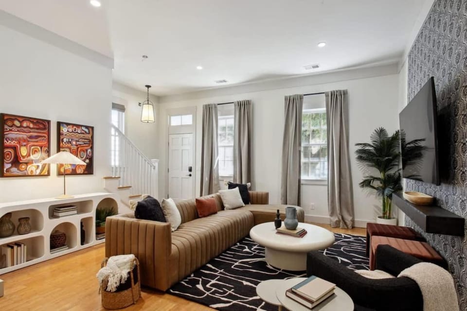 Townhome Combo Near Forsyth Park Parking House in Savannah