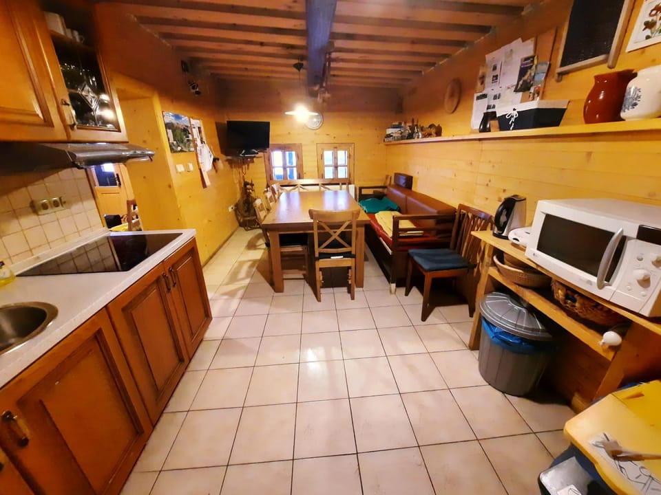 Property building, Kitchen or kitchenette, Dining area