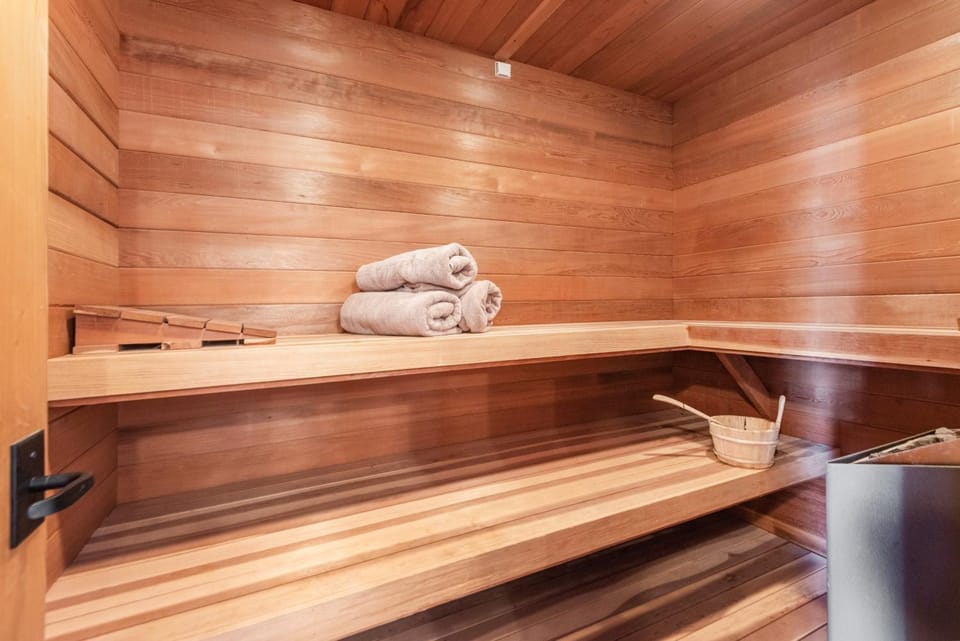 Raven Wood - 400ft to ski runs, hot tub, sauna House in Sundance