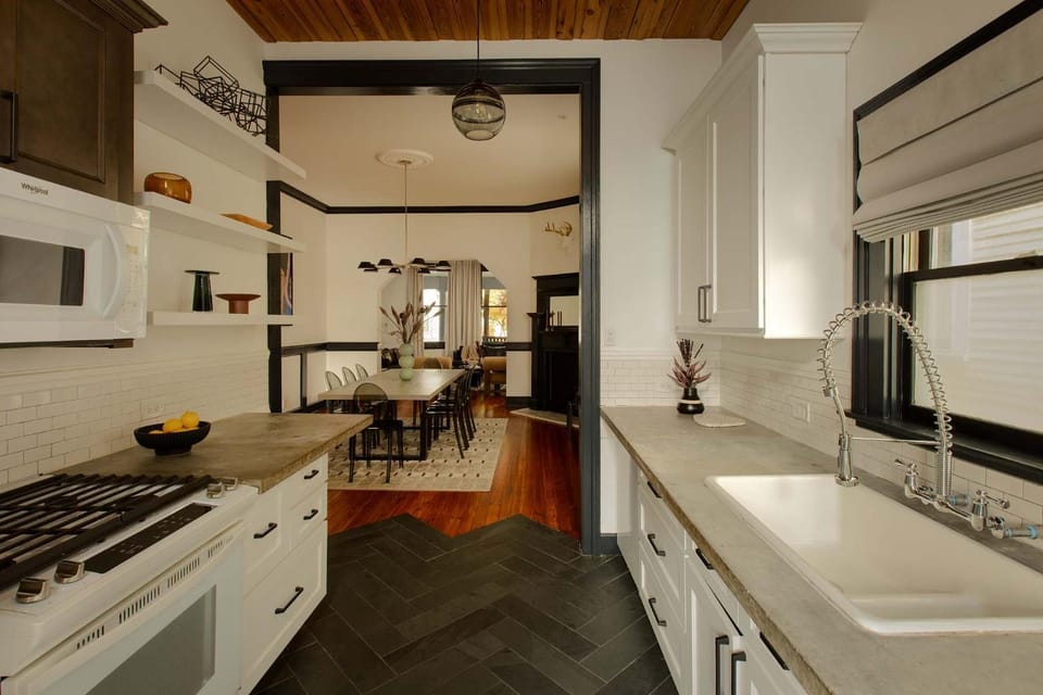 Modern Luxe Sophistication Near Forsyth Park House in Savannah
