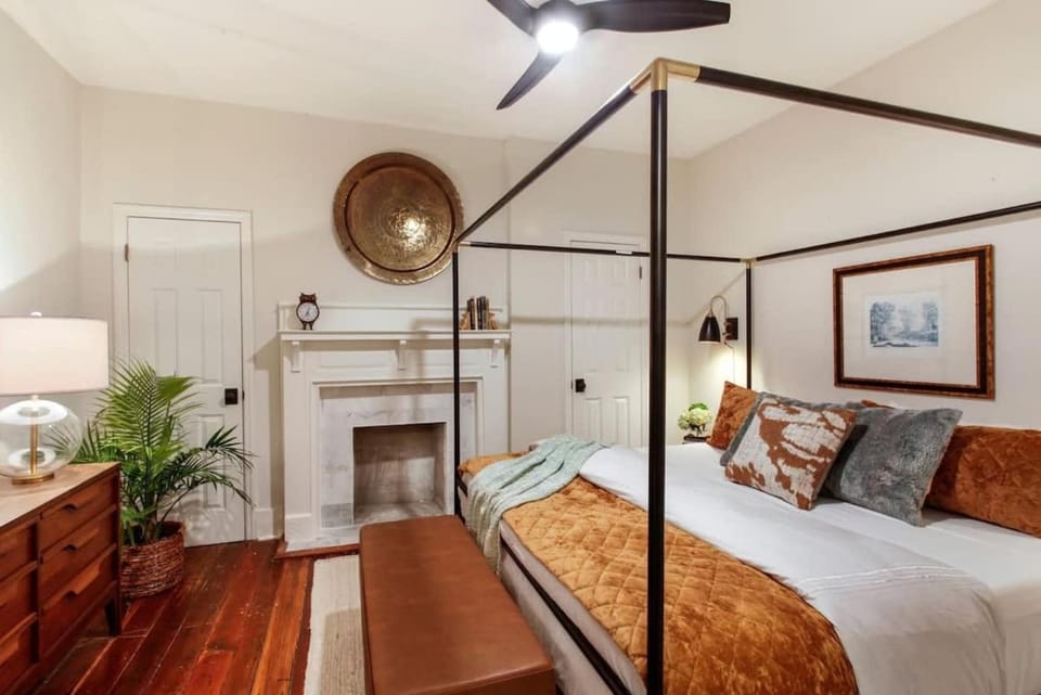 Chic Historic Home Private Patio House in Savannah