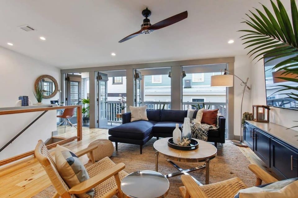 Luxe Duplex with Heated Pool Near River St House in Savannah