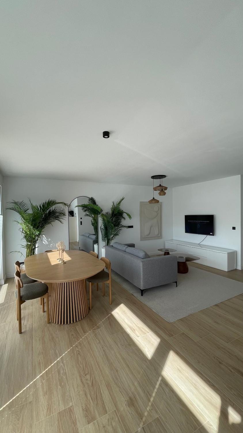 Communal lounge/ TV room, TV and multimedia, Living room, Seating area, Evening entertainment