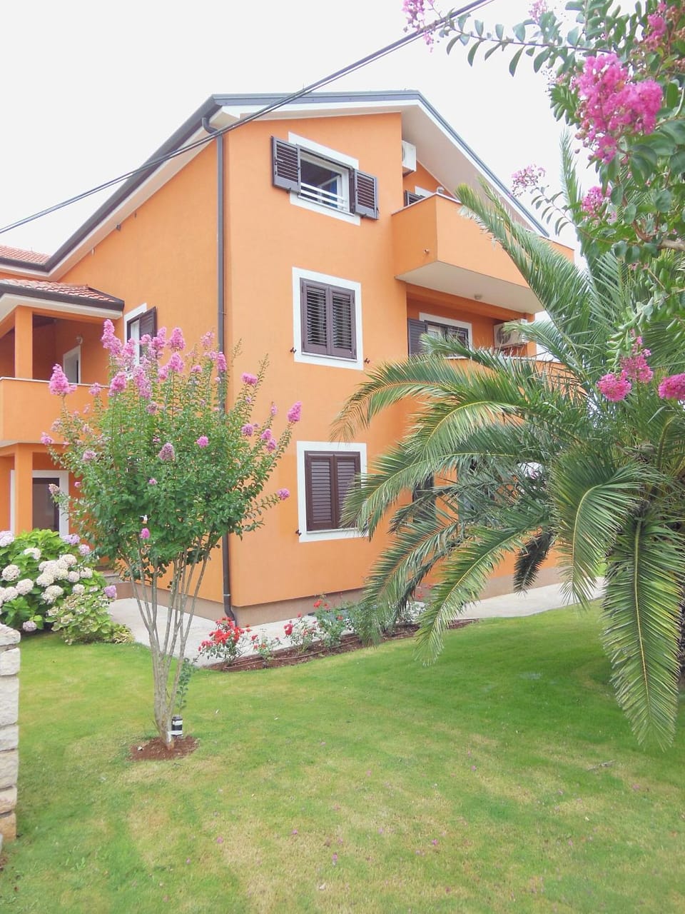 Property building, Facade/entrance, Garden