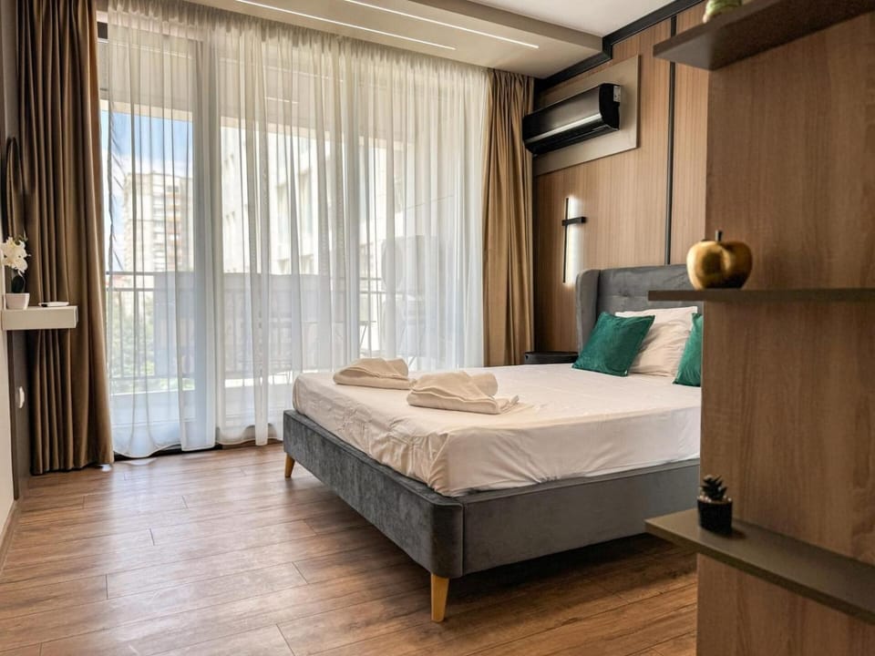 Bed, Bedroom, towels, air conditioner