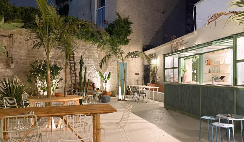 Patio, Lounge or bar