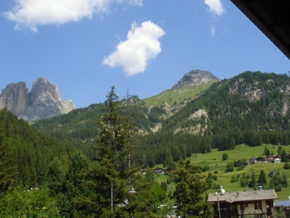 View (from property/room), Balcony/Terrace, Landmark view, Mountain view