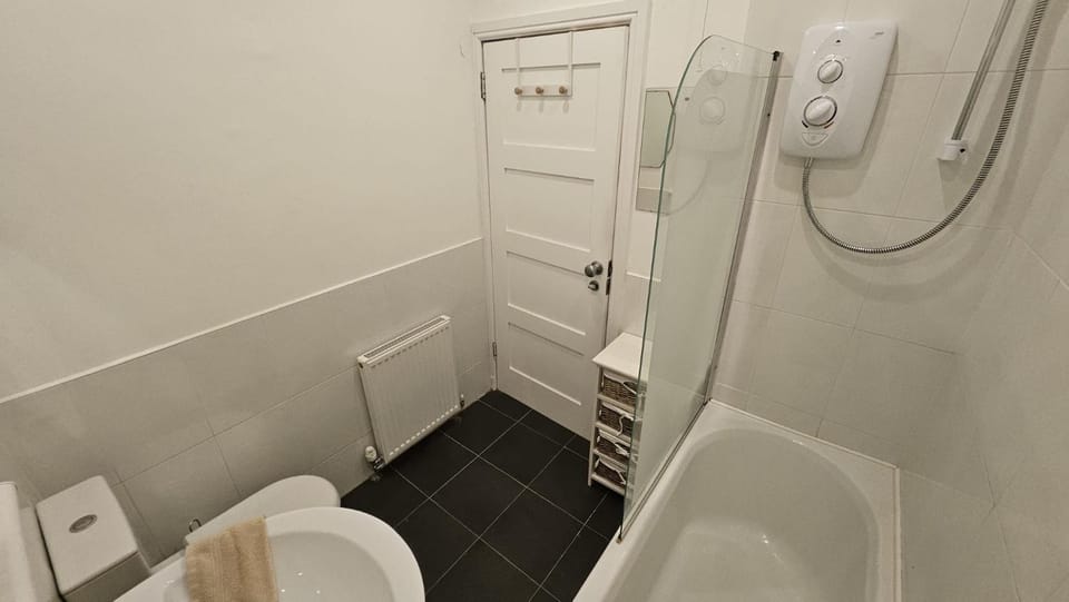 Spacious 2 Bedroom Flat in Coatbridge Apartment in Coatbridge