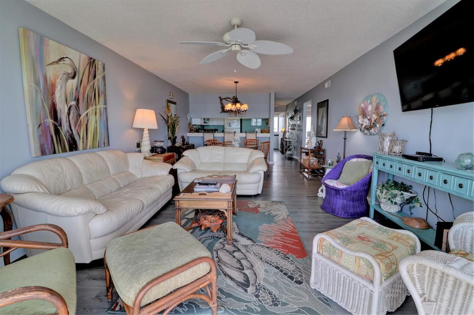 Oceanfront 2-bedroom Queen's Grant House in Topsail Beach