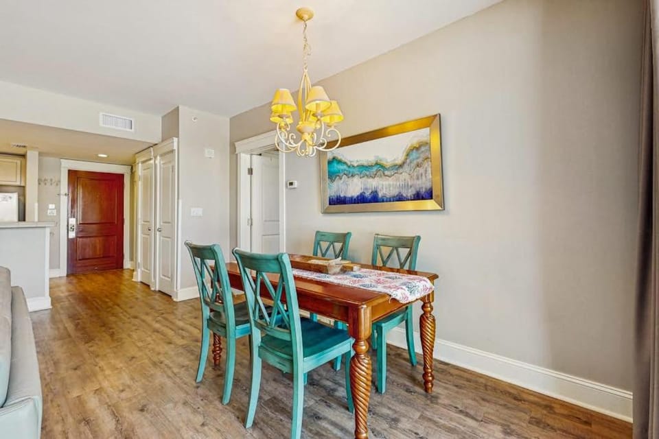 3rd-floor Condo with pools marina tennis large balcony beach access House in Miramar Beach