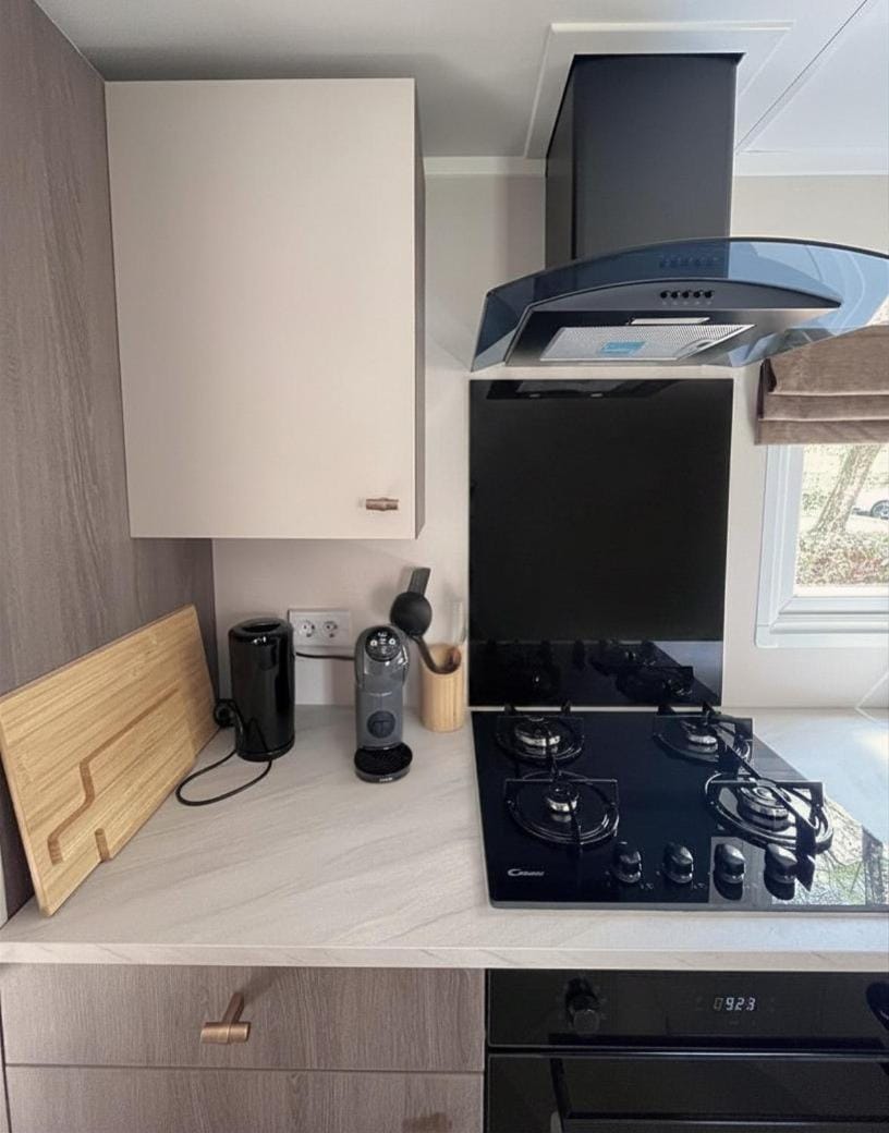Coffee/tea facilities, Kitchen or kitchenette, stove, kitchen, kitchen