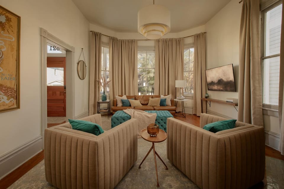 Luxury Victorian Retreat Heated Pool House in Savannah