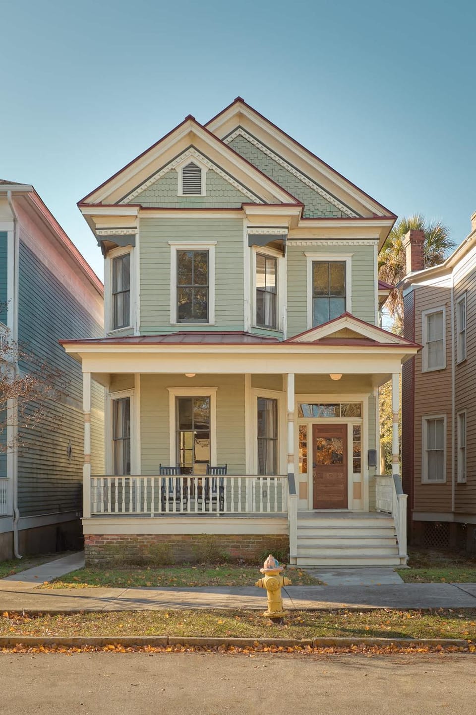 Luxury Victorian Retreat Heated Pool House in Savannah